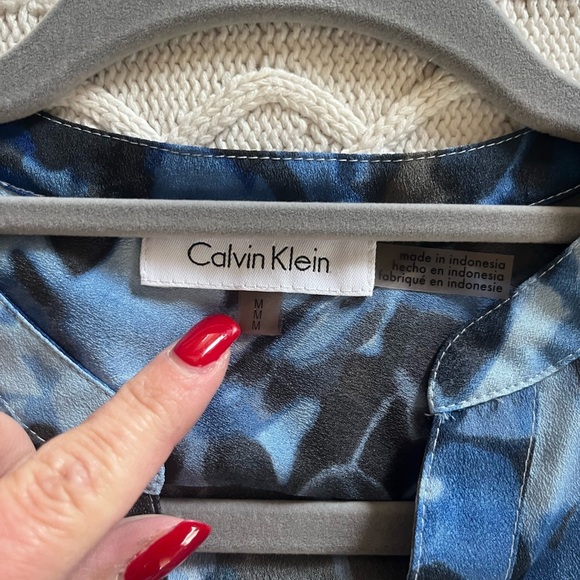 Calvin Klein Blue & Black Abstract Floral Button Down Women’s size medium - Picture 15 of 16